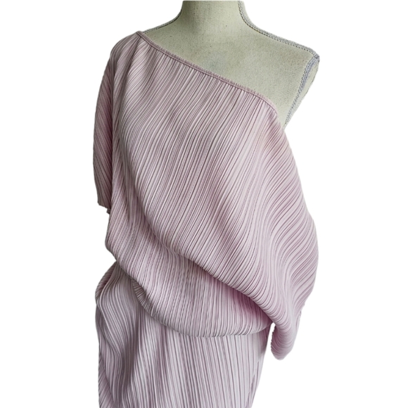 ASOS Fallen Shoulder Plisse Midi Dress in Lilac - Picture 3 of 9